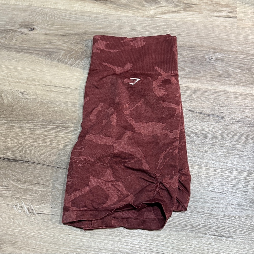 Gymshark compression biker shorts maroon camo women's size XXL